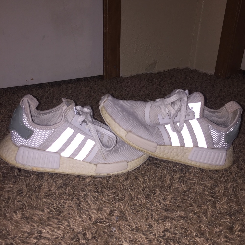 White adidas boosts